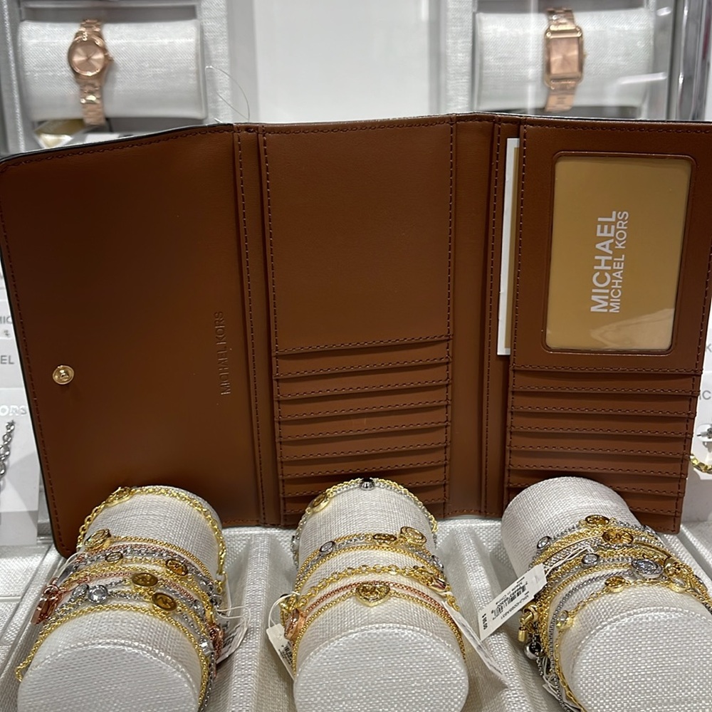 Michael Kors Jet Set Large Logo Trifold Wallet
Camel Multi 
NWT - Picture 9 of 16